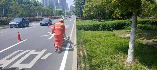 武汉交警节前交通设施大清查 标志标线展新貌 迎来宾